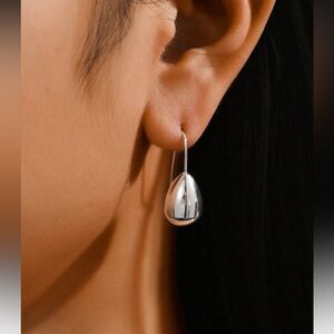 Silver Teardrop Earrings M1210